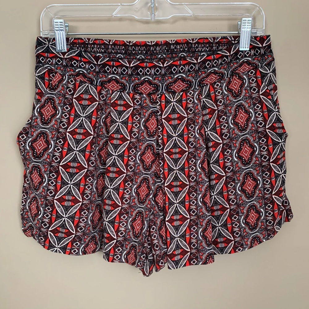 3/$15 SALE! Red Black and White Patterned Flowy Pleated Shorts